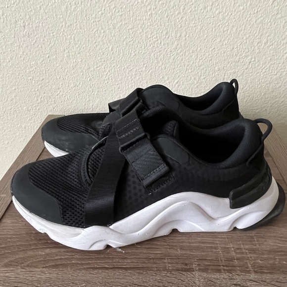 Sorel Dynamic Black and White Sneakers - Picture 6 of 7